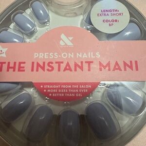 Instant Mani Press-On Nails - Soft Blue (3)